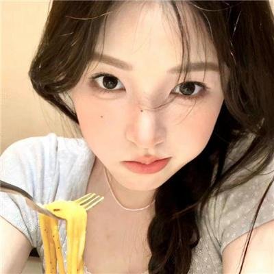 穿风信子蓝的少女
